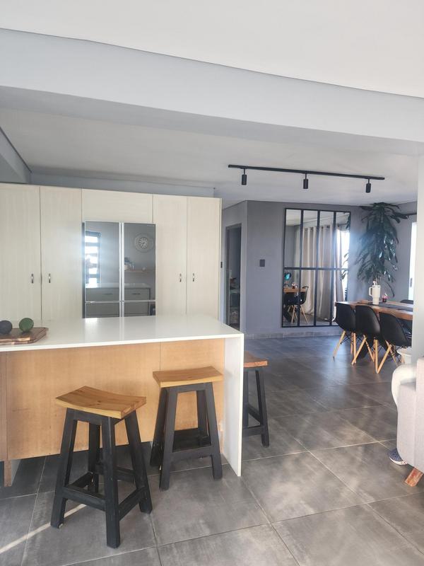 4 Bedroom Property for Sale in Pelikan Park Western Cape
